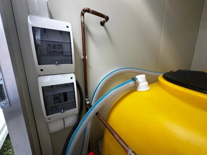 Remolque sanitario autónomo con tanque de 700 litros