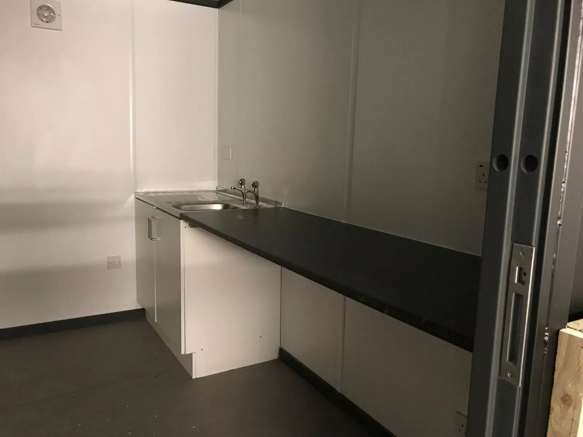 Contenedores Outlet Shipping 10ft x 8ft Cladded Food/Drink