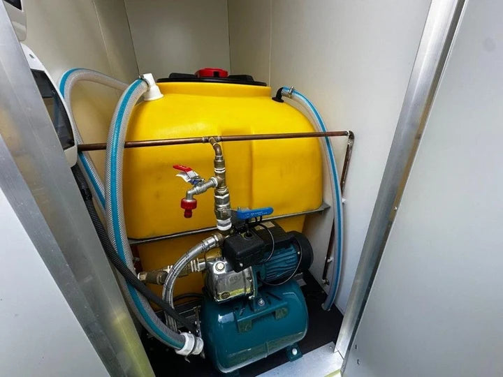 Remolque sanitario autónomo con tanque de 700 litros