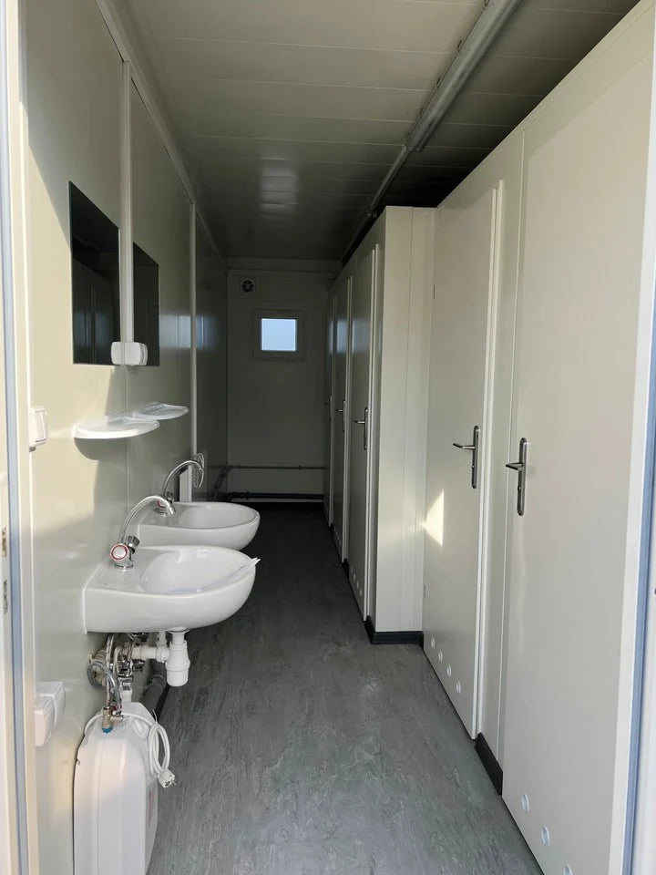 CONTENEDOR SANITARIO DE 6,00 x 2,44 M CON 5 SANITARIOS