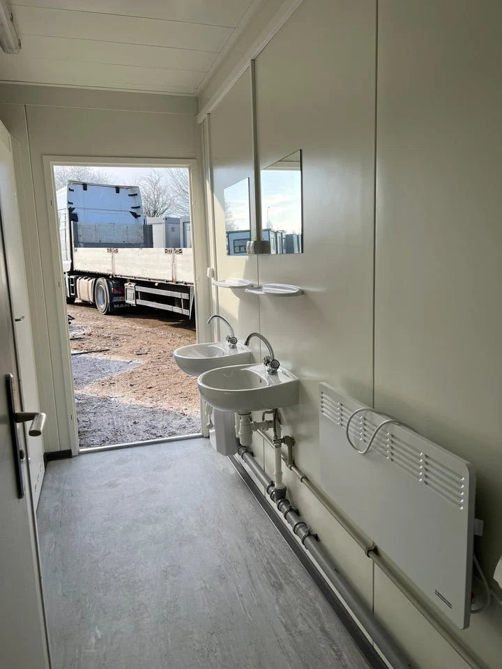 CONTENEDOR SANITARIO DE 6,00 x 2,44 M CON 5 SANITARIOS