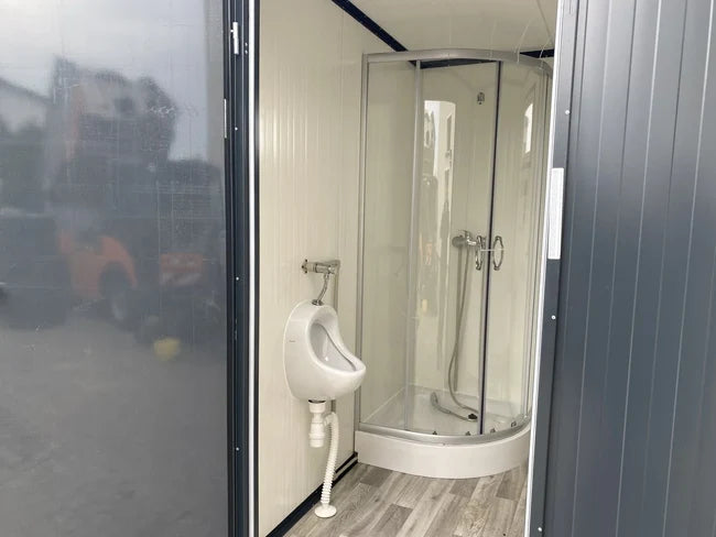 Contenedor Sanitario 4 × 2 m – WC Doble con Duchas